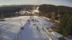 Snow park Paprsek - Lanovka - pohled dolů - 17.3.2023 v 07:05