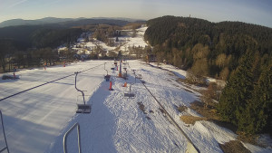 Snow park Paprsek - Lanovka - pohled dolů - 17.3.2023 v 07:10