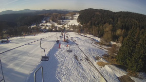 Snow park Paprsek - Lanovka - pohled dolů - 17.3.2023 v 07:15