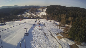 Snow park Paprsek - Lanovka - pohled dolů - 17.3.2023 v 07:20
