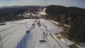 Snow park Paprsek - Lanovka - pohled dolů - 17.3.2023 v 07:35