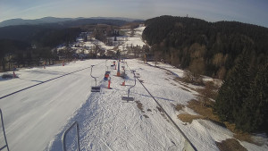 Snow park Paprsek - Lanovka - pohled dolů - 17.3.2023 v 07:45