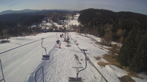 Snow park Paprsek - Lanovka - pohled dolů - 17.3.2023 v 07:55