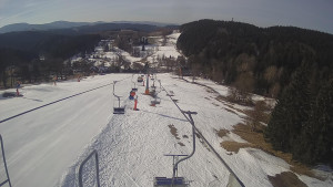 Snow park Paprsek - Lanovka - pohled dolů - 17.3.2023 v 08:10
