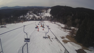 Snow park Paprsek - Lanovka - pohled dolů - 17.3.2023 v 08:50