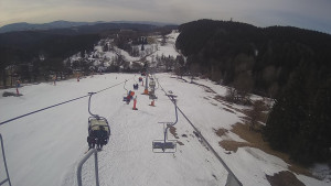Snow park Paprsek - Lanovka - pohled dolů - 17.3.2023 v 09:35