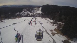 Snow park Paprsek - Lanovka - pohled dolů - 17.3.2023 v 09:55