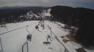 Snow park Paprsek - Lanovka - pohled dolů - 17.3.2023 v 10:15