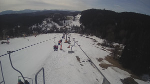 Snow park Paprsek - Lanovka - pohled dolů - 17.3.2023 v 10:45