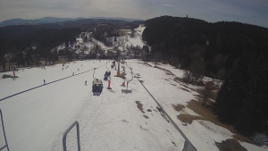 Snow park Paprsek - Lanovka - pohled dolů - 17.3.2023 v 11:00