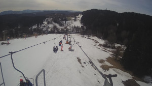 Snow park Paprsek - Lanovka - pohled dolů - 17.3.2023 v 11:20
