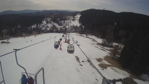 Snow park Paprsek - Lanovka - pohled dolů - 17.3.2023 v 11:25