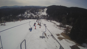 Snow park Paprsek - Lanovka - pohled dolů - 17.3.2023 v 11:30