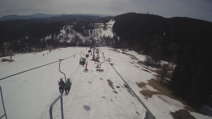 Snow park Paprsek - Lanovka - pohled dolů - 17.3.2023 v 11:50