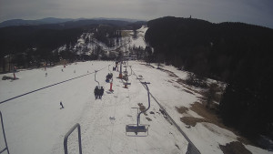 Snow park Paprsek - Lanovka - pohled dolů - 17.3.2023 v 12:00