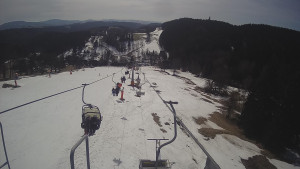 Snow park Paprsek - Lanovka - pohled dolů - 17.3.2023 v 12:05