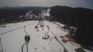 Snow park Paprsek - Lanovka - pohled dolů - 17.3.2023 v 12:10