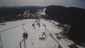 Snow park Paprsek - Lanovka - pohled dolů - 17.3.2023 v 12:15