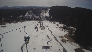 Snow park Paprsek - Lanovka - pohled dolů - 17.3.2023 v 12:20