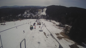 Snow park Paprsek - Lanovka - pohled dolů - 17.3.2023 v 12:30