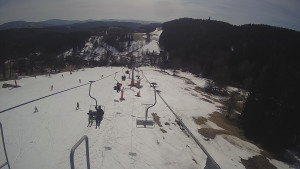 Snow park Paprsek - Lanovka - pohled dolů - 17.3.2023 v 12:40