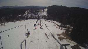 Snow park Paprsek - Lanovka - pohled dolů - 17.3.2023 v 12:45
