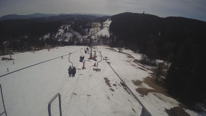 Snow park Paprsek - Lanovka - pohled dolů - 17.3.2023 v 12:50