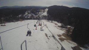 Snow park Paprsek - Lanovka - pohled dolů - 17.3.2023 v 13:10