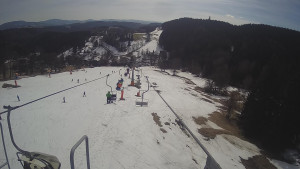 Snow park Paprsek - Lanovka - pohled dolů - 17.3.2023 v 13:20