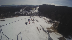 Snow park Paprsek - Lanovka - pohled dolů - 17.3.2023 v 13:25
