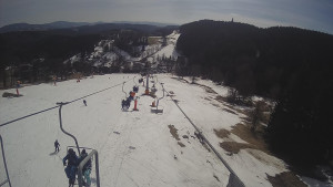 Snow park Paprsek - Lanovka - pohled dolů - 17.3.2023 v 13:30