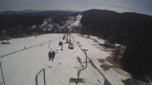 Snow park Paprsek - Lanovka - pohled dolů - 17.3.2023 v 13:35