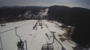 Snow park Paprsek - Lanovka - pohled dolů - 17.3.2023 v 13:45
