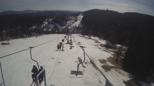 Snow park Paprsek - Lanovka - pohled dolů - 17.3.2023 v 13:50