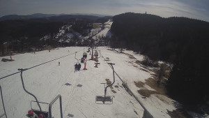 Snow park Paprsek - Lanovka - pohled dolů - 17.3.2023 v 13:55