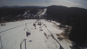 Snow park Paprsek - Lanovka - pohled dolů - 17.3.2023 v 14:05