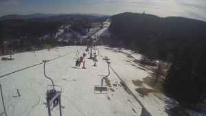 Snow park Paprsek - Lanovka - pohled dolů - 17.3.2023 v 14:25