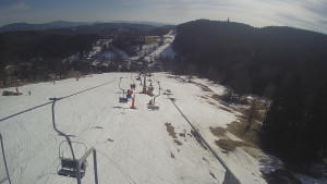 Snow park Paprsek - Lanovka - pohled dolů - 17.3.2023 v 14:30