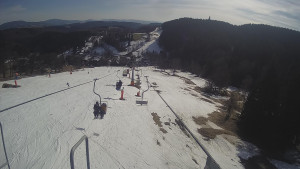 Snow park Paprsek - Lanovka - pohled dolů - 17.3.2023 v 14:35