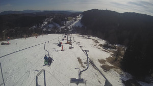 Snow park Paprsek - Lanovka - pohled dolů - 17.3.2023 v 14:40