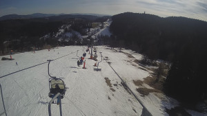 Snow park Paprsek - Lanovka - pohled dolů - 17.3.2023 v 14:45
