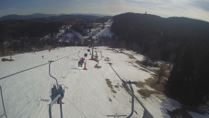 Snow park Paprsek - Lanovka - pohled dolů - 17.3.2023 v 14:50