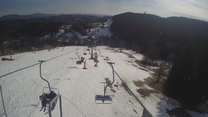 Snow park Paprsek - Lanovka - pohled dolů - 17.3.2023 v 15:00