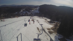 Snow park Paprsek - Lanovka - pohled dolů - 17.3.2023 v 15:05