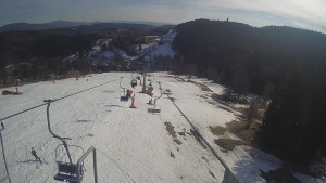 Snow park Paprsek - Lanovka - pohled dolů - 17.3.2023 v 15:20