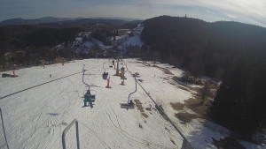 Snow park Paprsek - Lanovka - pohled dolů - 17.3.2023 v 15:25
