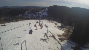 Snow park Paprsek - Lanovka - pohled dolů - 17.3.2023 v 15:30