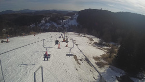 Snow park Paprsek - Lanovka - pohled dolů - 17.3.2023 v 15:35
