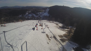 Snow park Paprsek - Lanovka - pohled dolů - 17.3.2023 v 15:40