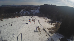 Snow park Paprsek - Lanovka - pohled dolů - 17.3.2023 v 15:45